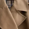 Gabardina con cinturón