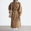Gabardina con cinturón
