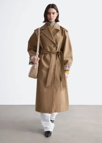 Gabardina con cinturón