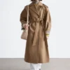Gabardina con cinturón