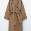 Gabardina con cinturón