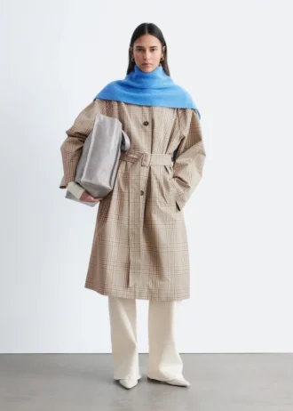 Gabardina con cinturón de hebilla a cuadros
