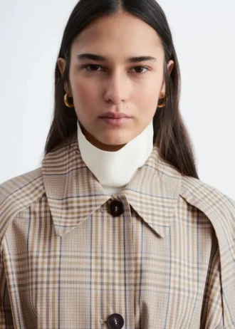 Gabardina con cinturón de hebilla a cuadros