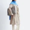 Gabardina con cinturón de hebilla a cuadros