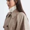 Gabardina con cinturón de hebilla a cuadros