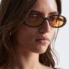 Gafas de sol con montura ovalada y fina
