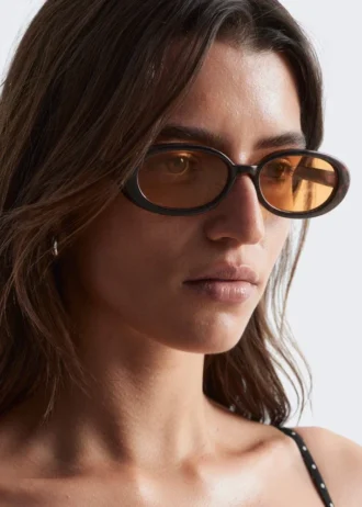 Gafas de sol con montura ovalada y fina