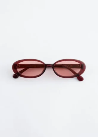 Gafas de sol con montura ovalada y fina