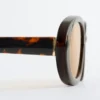 Gafas de sol con montura ovalada y fina