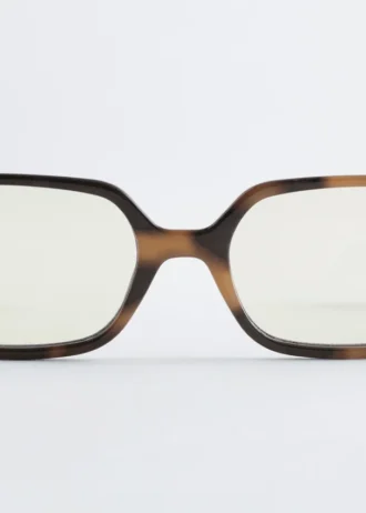 Gafas de sol con montura rectangular alargada