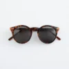 Gafas de sol con montura redonda clásica