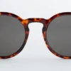 Gafas de sol con montura redonda clásica