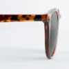 Gafas de sol con montura redonda clásica