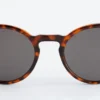 Gafas de sol con montura redonda clásica