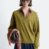 Jersey de lana merina con cuello en V