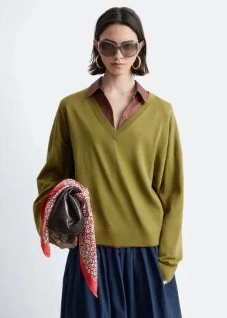 Jersey de lana merina con cuello en V