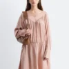 Minivestido con cuello en V y cordón