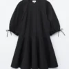 Minivestido con mangas voluminosas