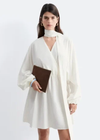 Minivestido cruzado con detalle de pañuelo