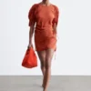 Minivestido escultural con fruncidos