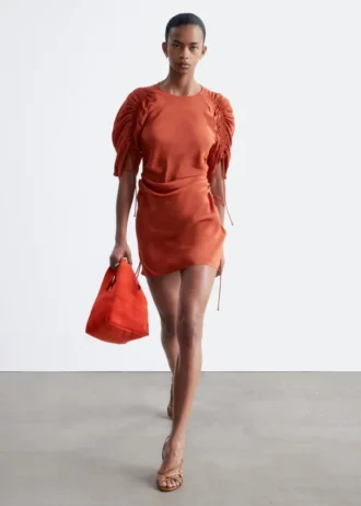 Minivestido escultural con fruncidos