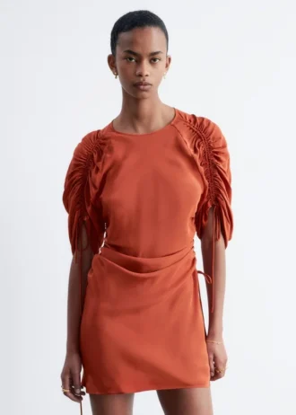 Minivestido escultural con fruncidos