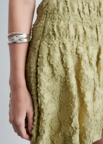 Pulsera tipo brazalete escultural