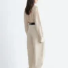 Pantalones acampanados con pliegues