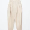 Pantalones acampanados con pliegues