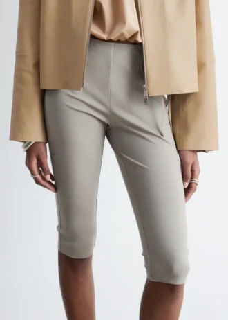 Pantalones capri ajustados