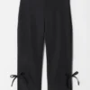 Pantalones capri con detalle de cinta