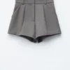 Pantalones cortos de lana con pliegues marcados