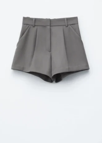 Pantalones cortos de lana con pliegues marcados