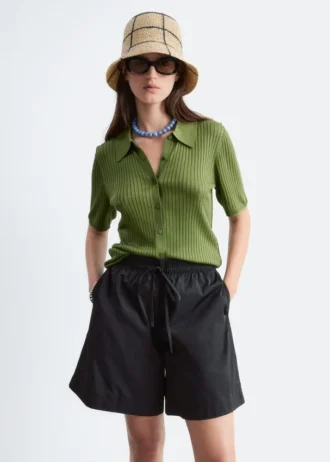 Pantalones cortos hasta la rodilla con cordón