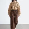 Pantalones de algodón con pliegues marcados