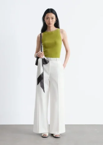 Pantalones de algodón con pliegues marcados
