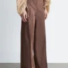 Pantalones de algodón con pliegues marcados