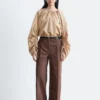 Pantalones de algodón con pliegues marcados