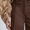 Pantalones de algodón con pliegues marcados