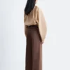 Pantalones de algodón con pliegues marcados
