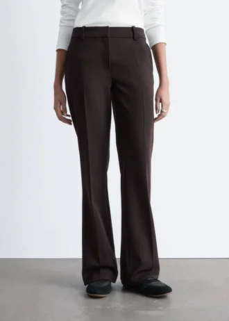 Pantalones de campana con pliegues marcados