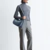 Pantalones de campana con pliegues marcados
