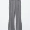 Pantalones de campana con pliegues marcados
