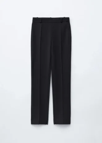 Pantalones de pierna estrecha con pliegues marcados