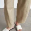 Sandalias de cuero con detalles metálicos