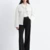 Pantalones rectos con pliegues marcados