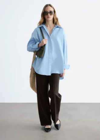 Pantalones rectos con pliegues marcados