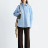 Pantalones rectos con pliegues marcados