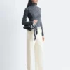 Pantalones rectos con pliegues marcados