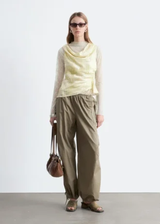 Pantalones tipo paracaídas